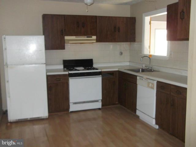 344 Laburnum Road Edgewood, MD 21040 - Photo 5 of 15 a kitchen with a sink a stove and cabinets