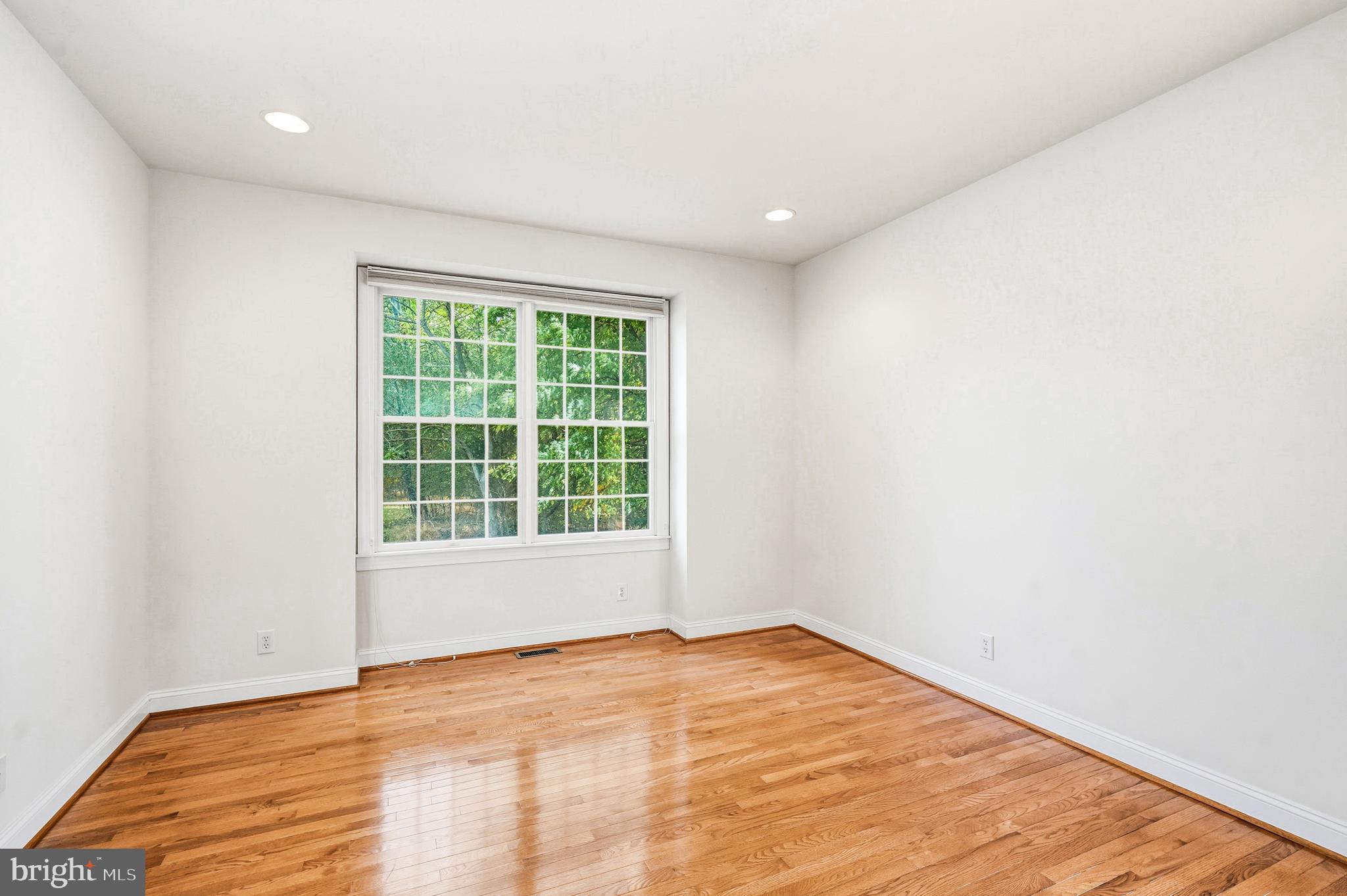 950 Borton Landing Road Moorestown, NJ 08057 - Photo 25 of 53 an empty room with a window