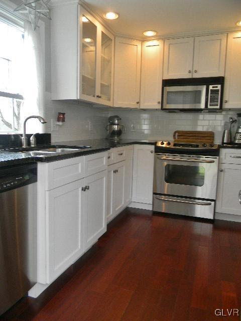 939 Birch Road Hellertown, PA 18055 - Photo 10 of 35 Beautiful updated kitchen!