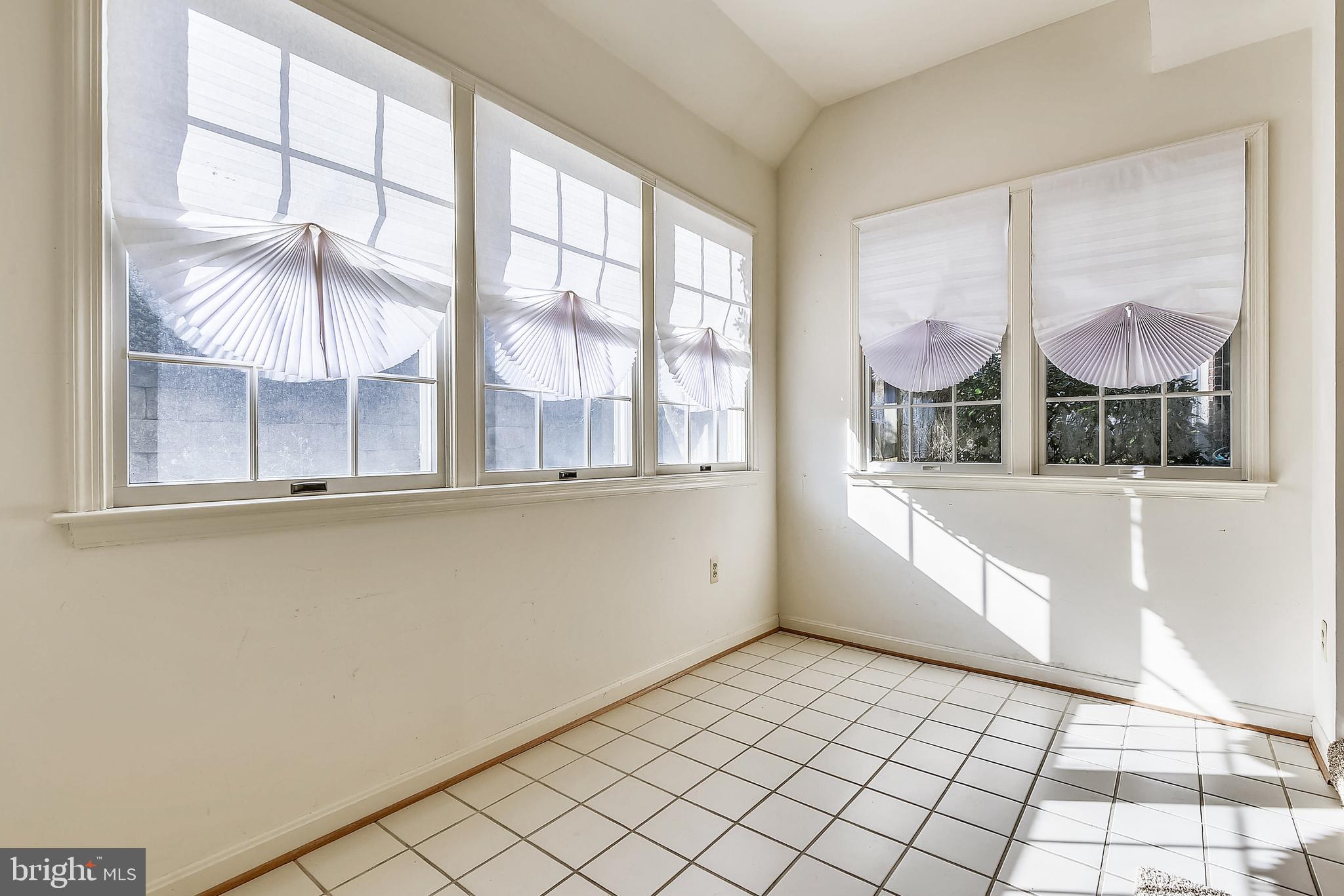 2704 Summerview Way, Unit 103 Annapolis, MD 21401 - Photo 6 of 41 Bright Sun Room