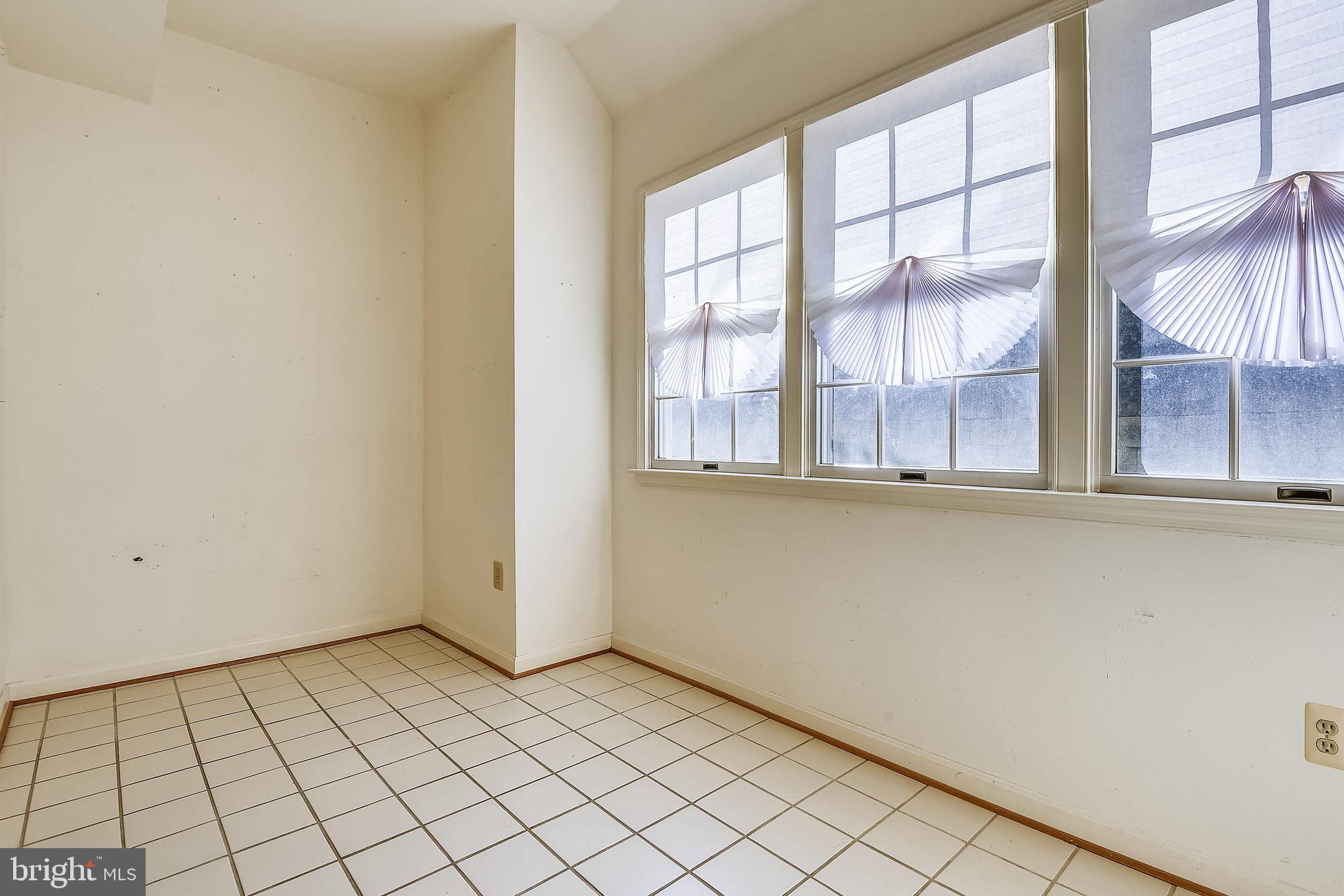 2704 Summerview Way, Unit 103 Annapolis, MD 21401 - Photo 7 of 41 Sun Room