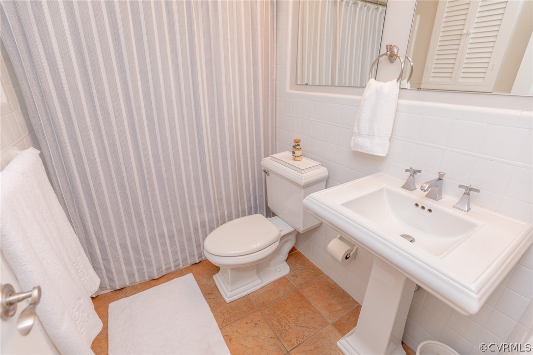 227 Gun Club Road Richmond, VA 23221 - Photo 23 of 34 The second floor full bath is shared by bedrooms t