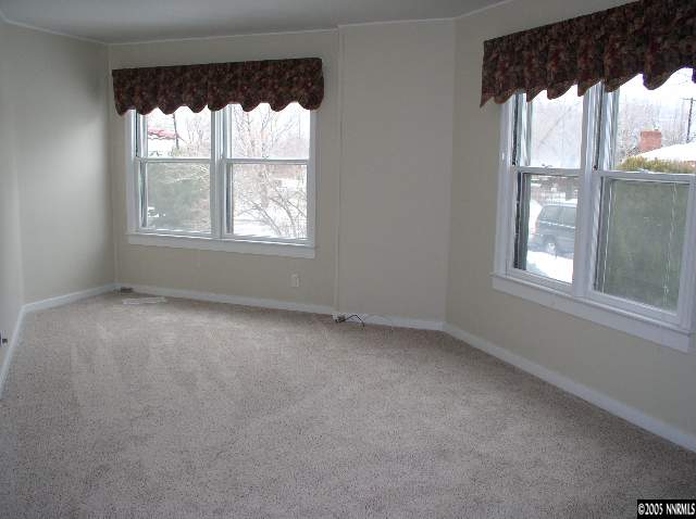 1086 Washington Street Reno, NV 89503 - Photo 2 of 4 an empty room with a window