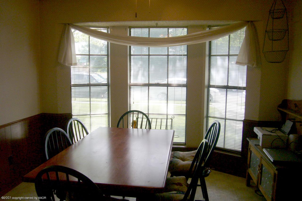 5700 South Milam Street Amarillo, TX 79110 - Photo 8 of 10 Dining with Bay window