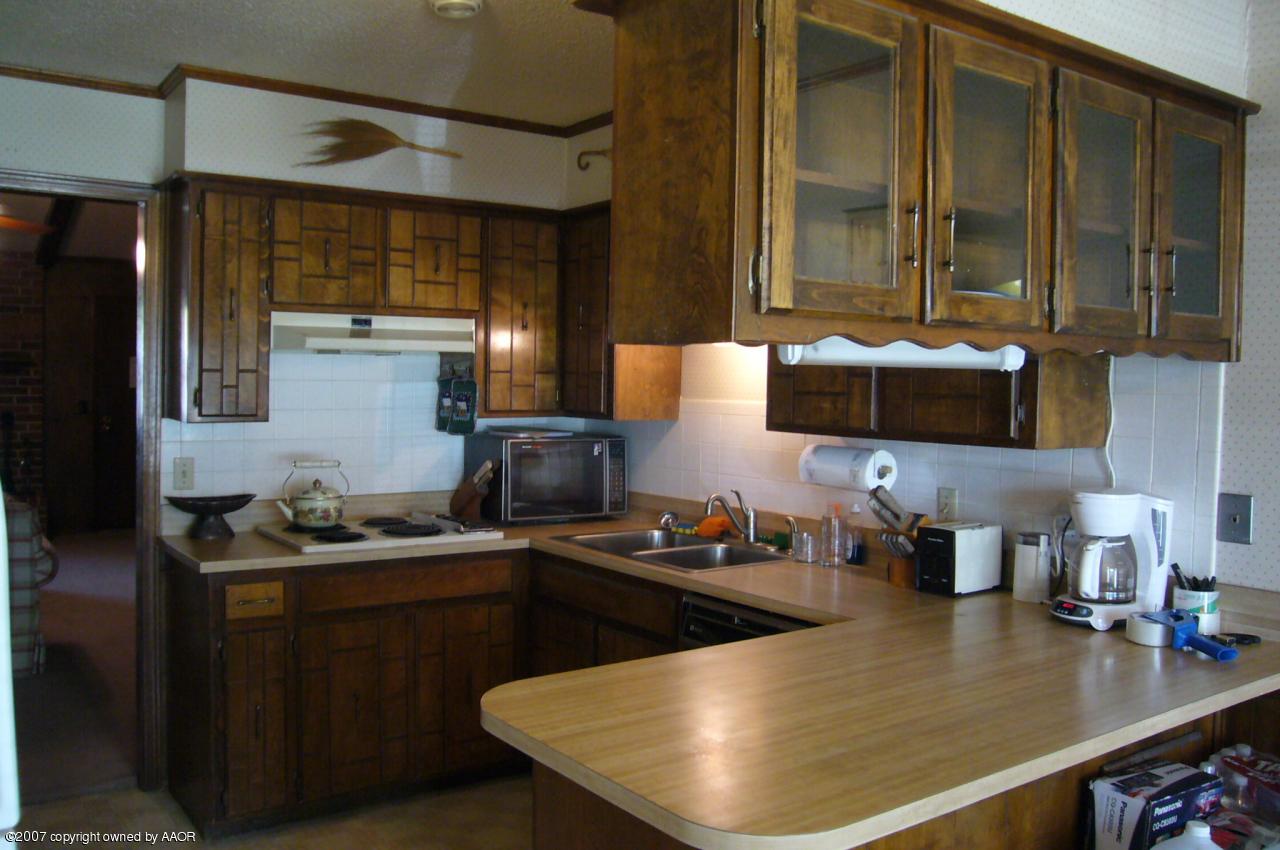 5700 South Milam Street Amarillo, TX 79110 - Photo 9 of 10 Kitchen