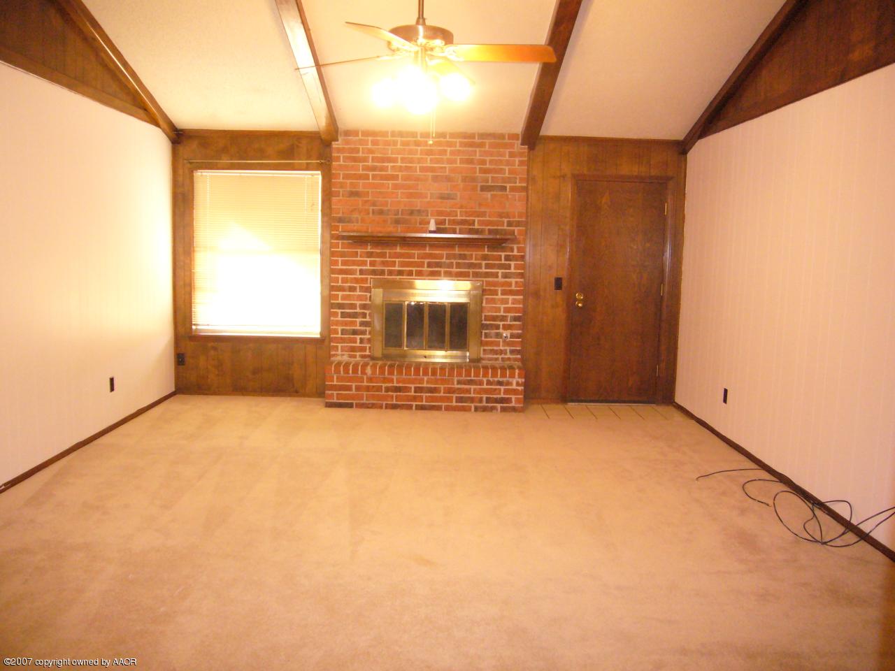 5700 South Milam Street Amarillo, TX 79110 - Photo 10 of 10 Living Room
