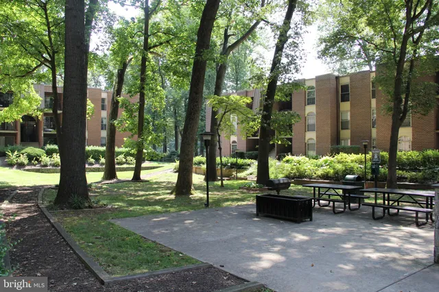 $2,250 | 3360 Woodburn Road, Unit 23, Annandale, VA 22003