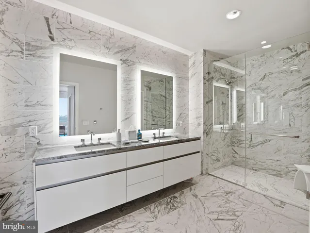 $10,000 | 1781 North Pierce Street, Unit 2203, Arlington, VA 22209