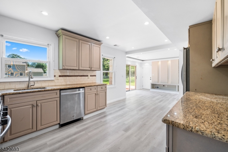 726 New Brunswick Road Somerset, NJ 08873 - Photo 6 of 27