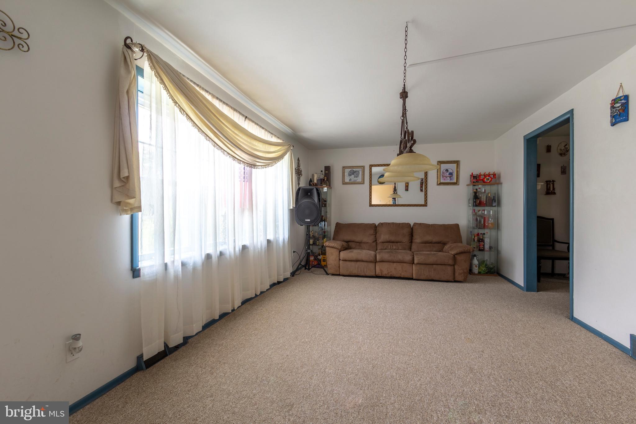 274 Centennial Road Warminster, PA 18974 - Photo 4 of 33