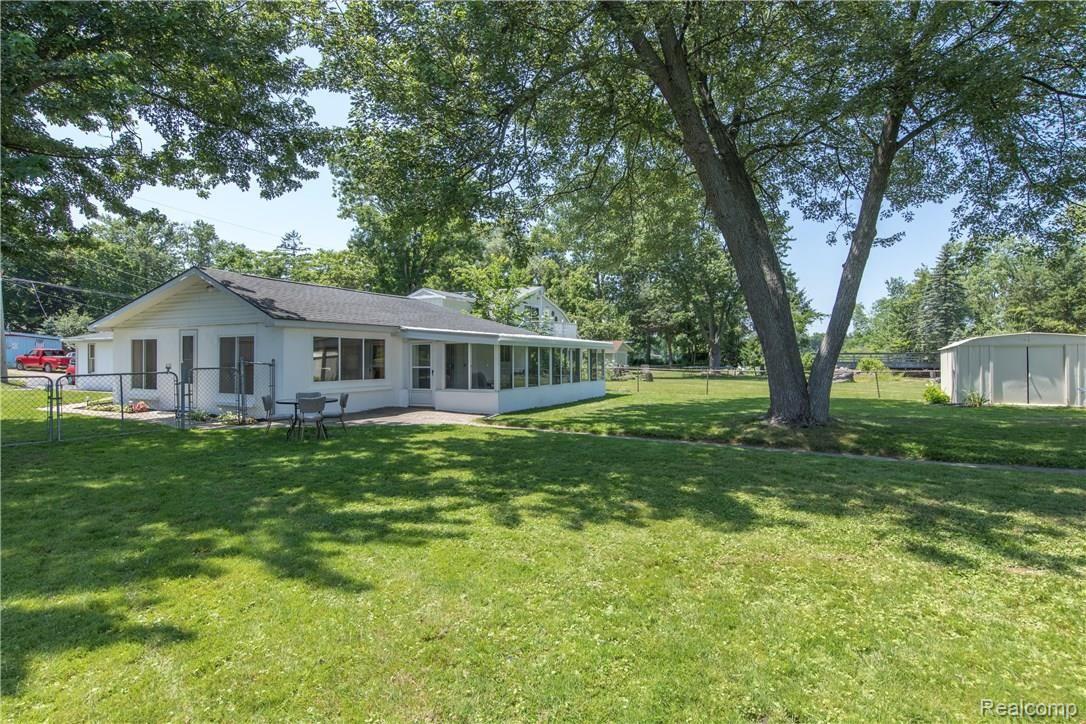 217 Reymont Road Waterford, MI 48327 - Photo 8 of 30 Spacious Fenced Yard