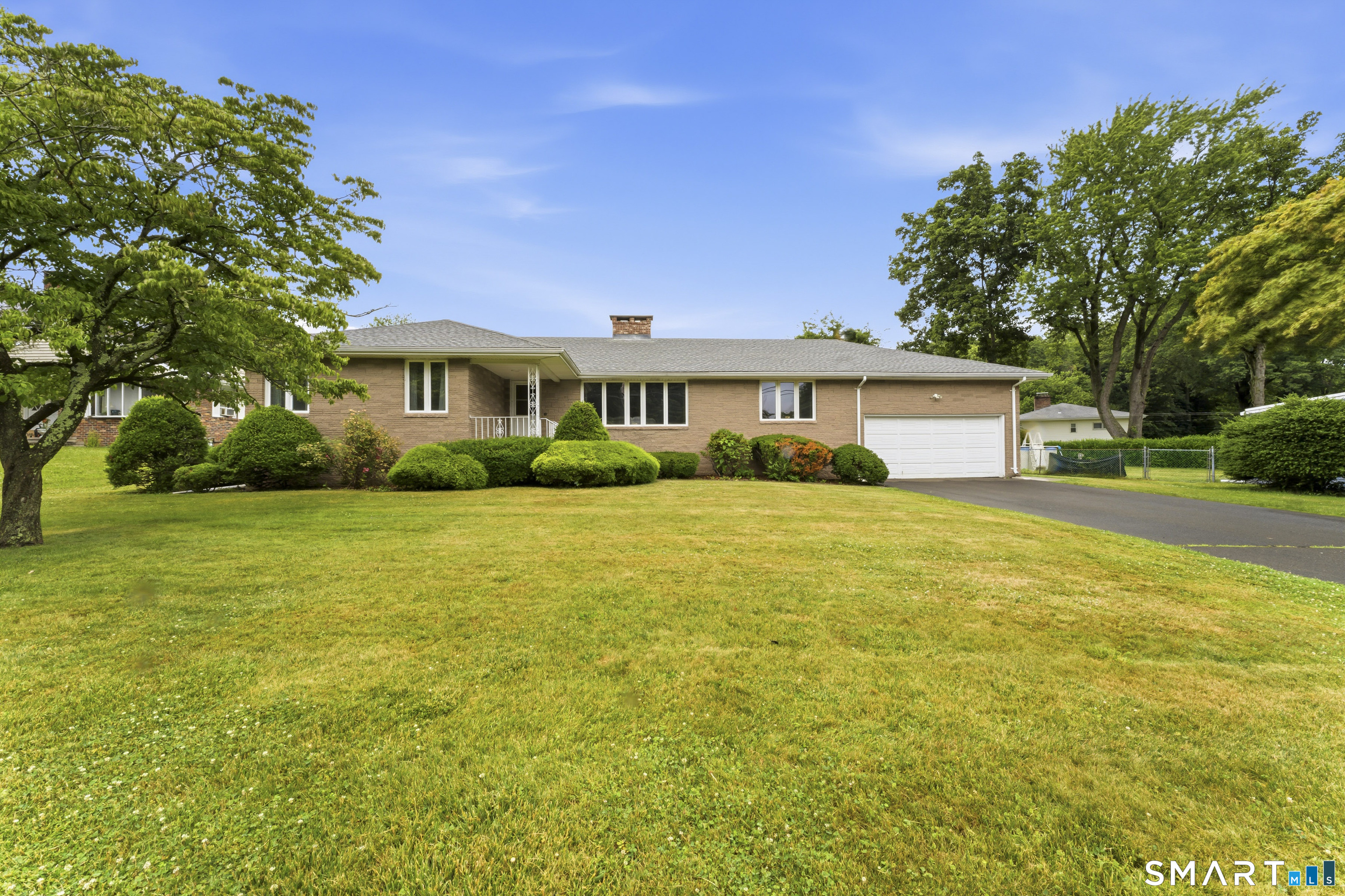883 Saw Mill Road West Haven, CT 06516 - Photo 2 of 38
