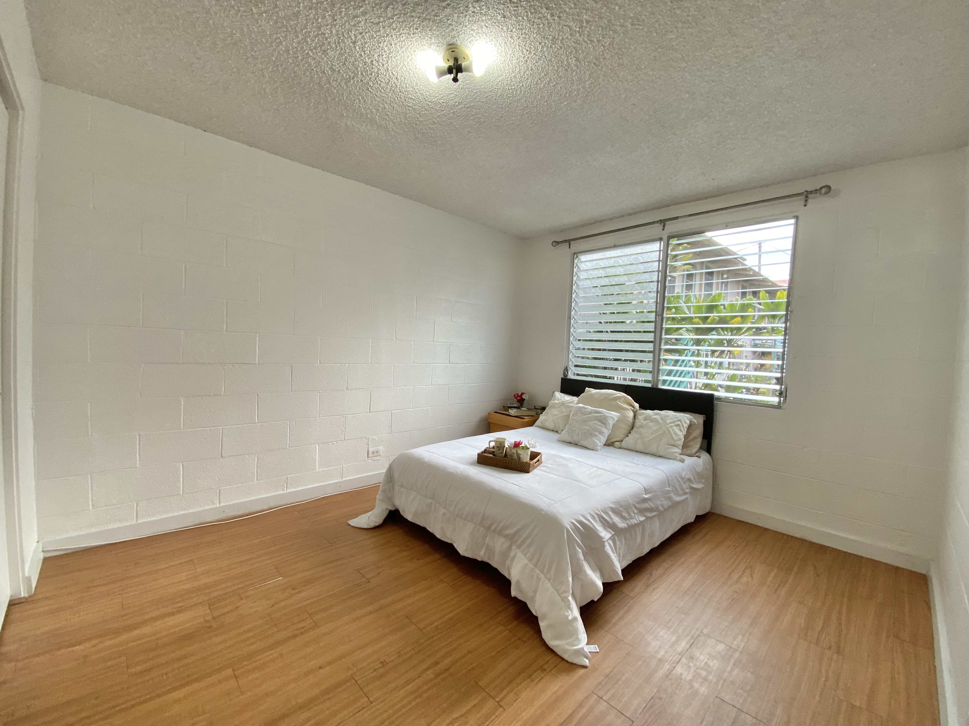 270 Ululani Street, Unit 27 Hilo, HI 96720 - Photo 11 of 19 a bedroom with a bed and a window