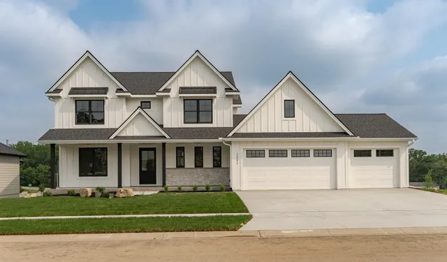$1,320,000 | 2643 Timber Oaks Road Southwest, Rochester, MN 55902