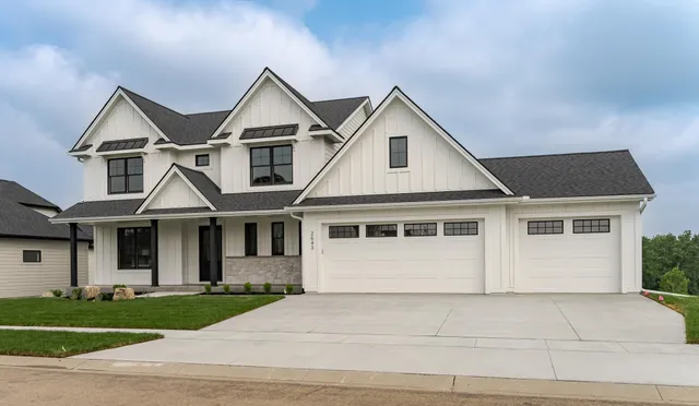 $1,320,000 | 2643 Timber Oaks Road Southwest, Rochester, MN 55902