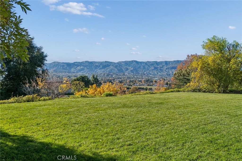 25123 Barnhill Road Saugus, CA 91350 - Photo 8 of 55 Front yard view