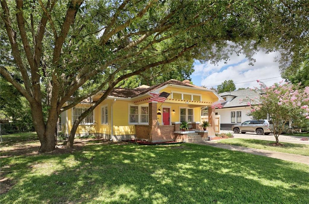 1604 South Main Street Georgetown, TX 78626 - Photo 2 of 25 a front view of a house with garden