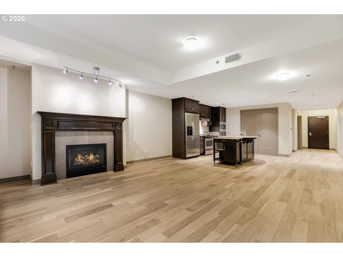 2454 Northwest Westover Road, Unit 102 Portland, OR 97210 - Photo 3 of 32