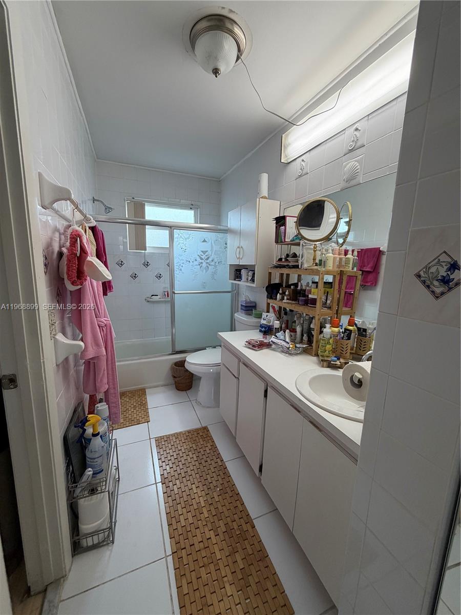 19804 Northwest 67th Court Hialeah, FL 33015 - Photo 16 of 23