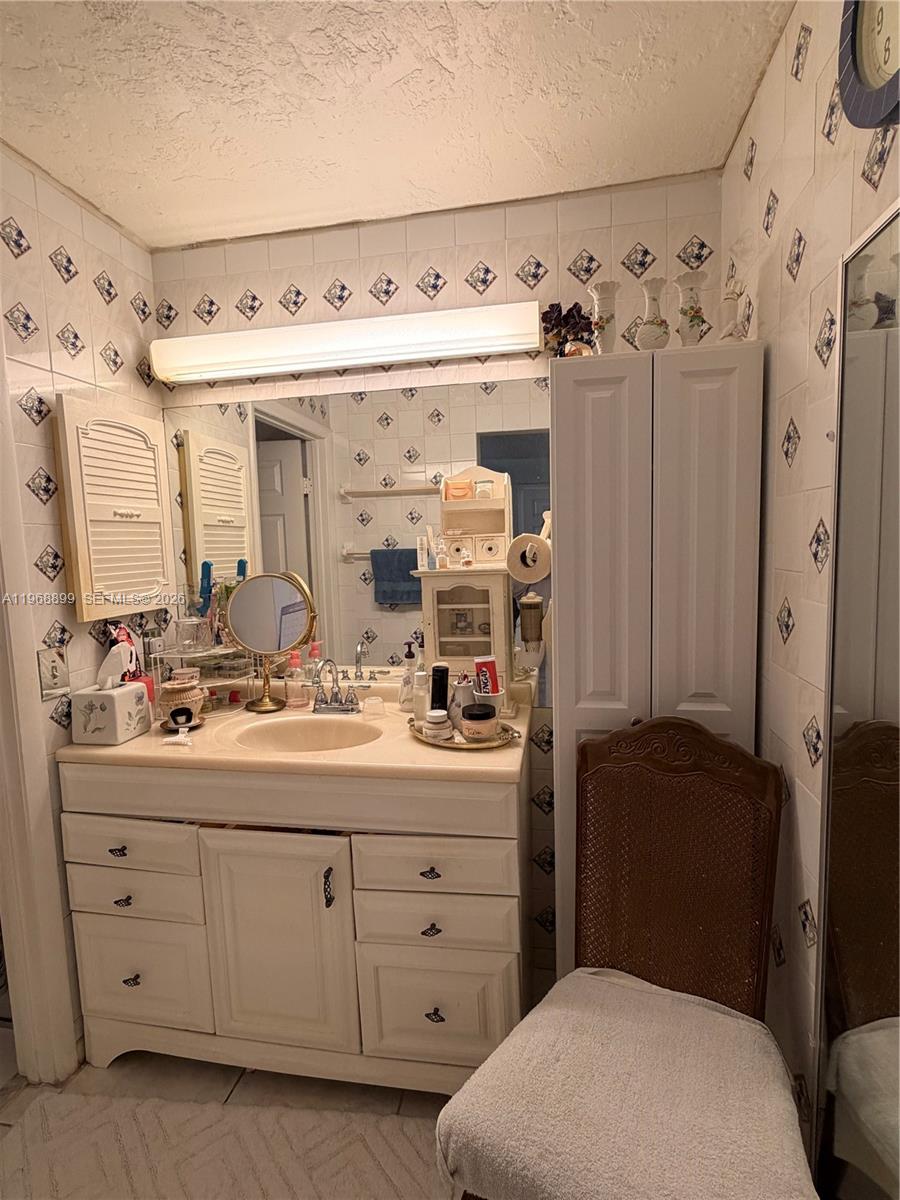 19804 Northwest 67th Court Hialeah, FL 33015 - Photo 18 of 23