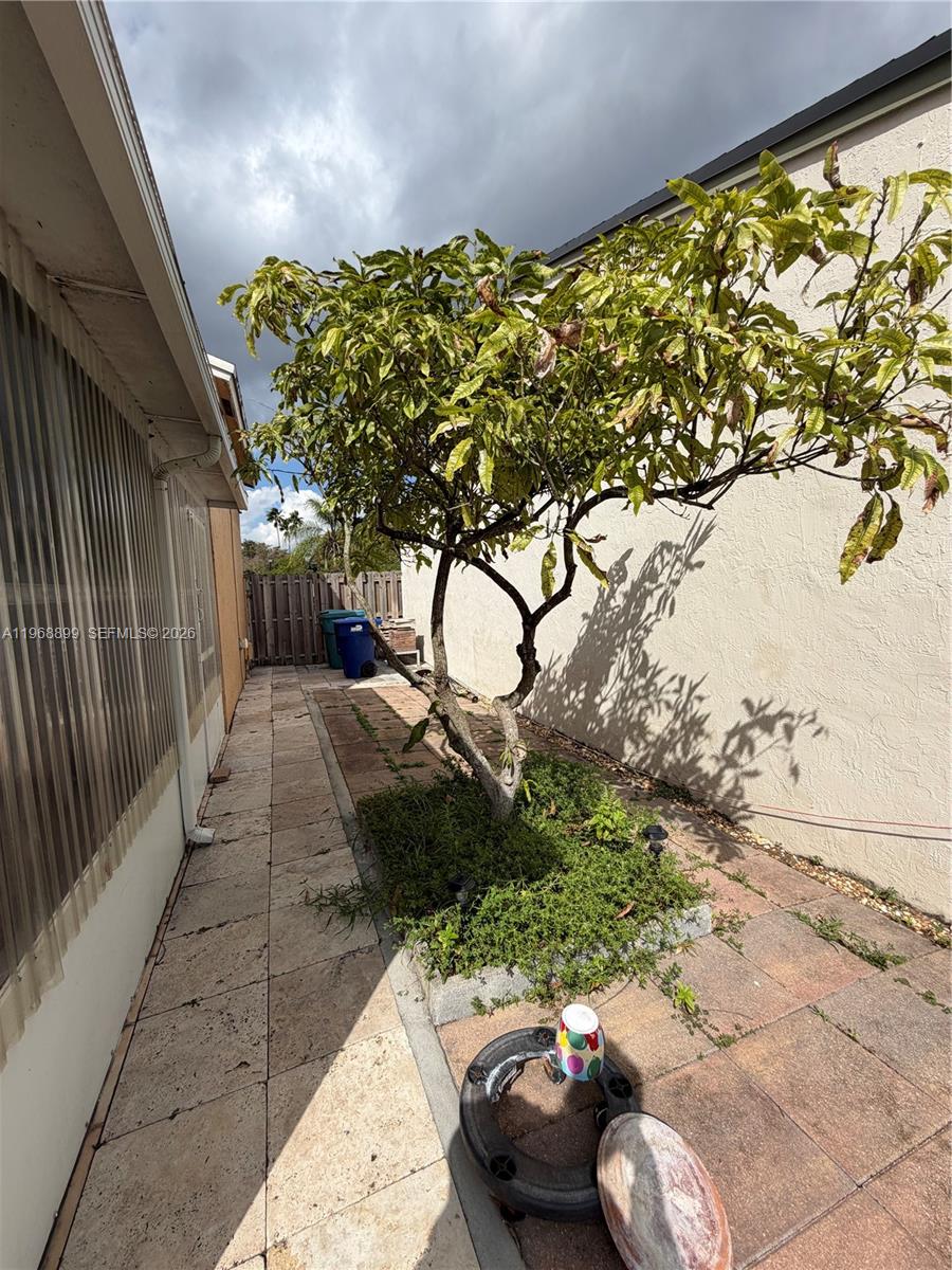 19804 Northwest 67th Court Hialeah, FL 33015 - Photo 19 of 23