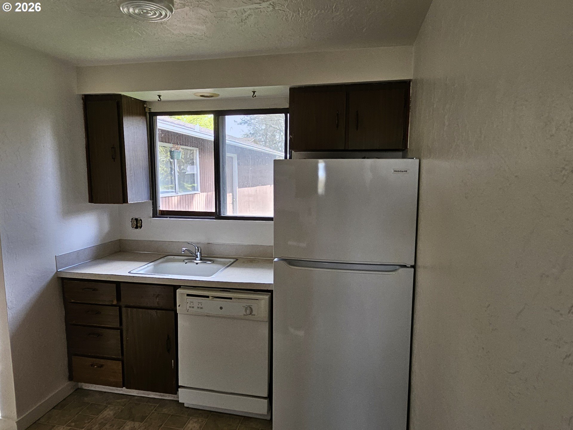 684-686 West Quinalt Street Springfield, OR 97477 - Photo 2 of 6