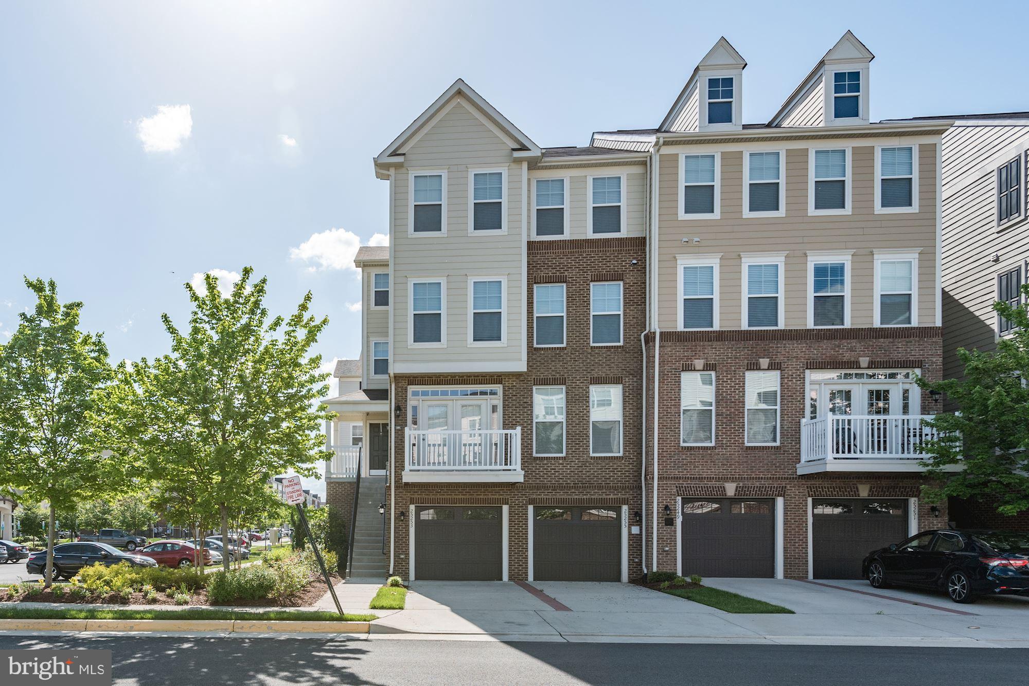 25253 Laureldale Terrace Chantilly, VA 20152 - Photo 2 of 39
