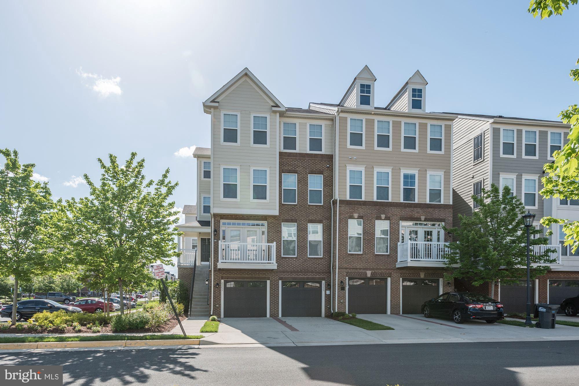 25253 Laureldale Terrace Chantilly, VA 20152 - Photo 4 of 39