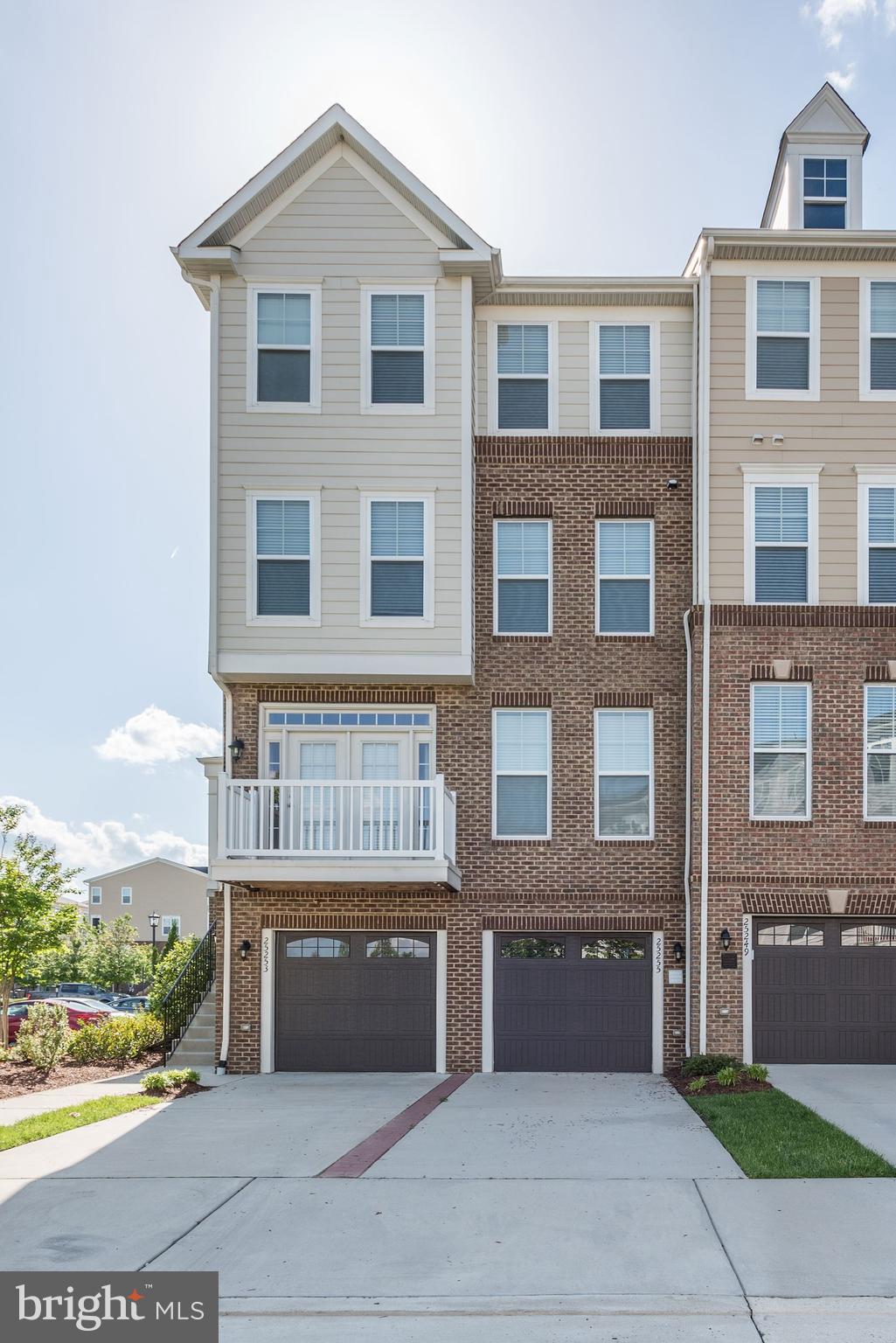 25253 Laureldale Terrace Chantilly, VA 20152 - Photo 5 of 39