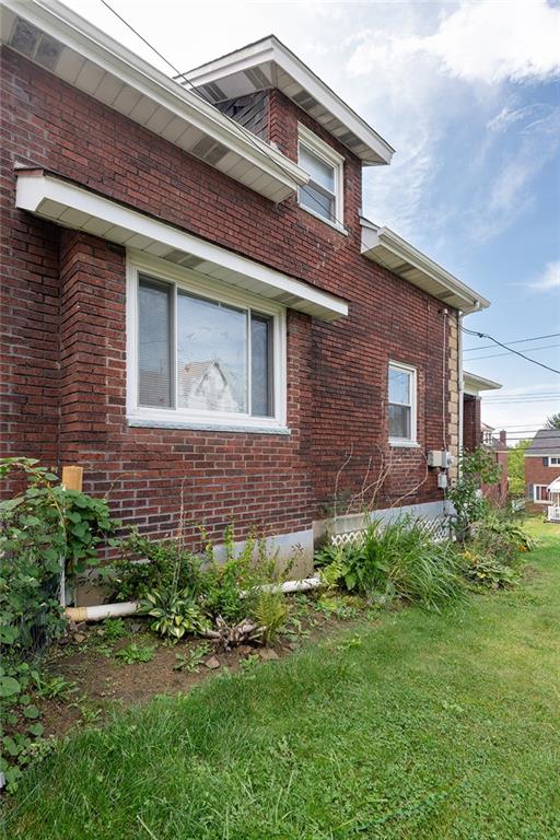 2913 Willett Road Pittsburgh, PA 15227 - Photo 3 of 25 a front view of a house with a garden