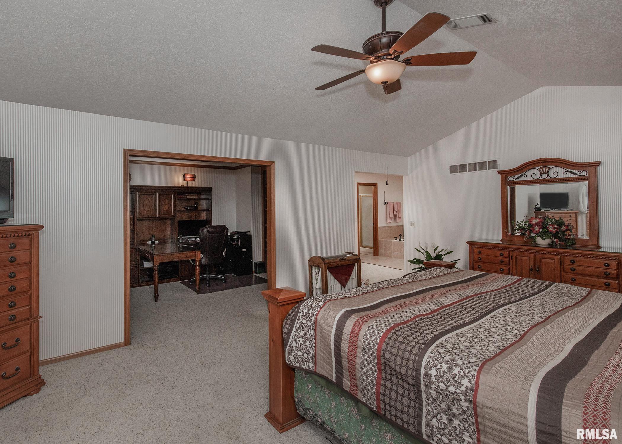 5908 Utica Ridge Road Davenport, IA 52807 - Photo 20 of 35 Gallery Image 20