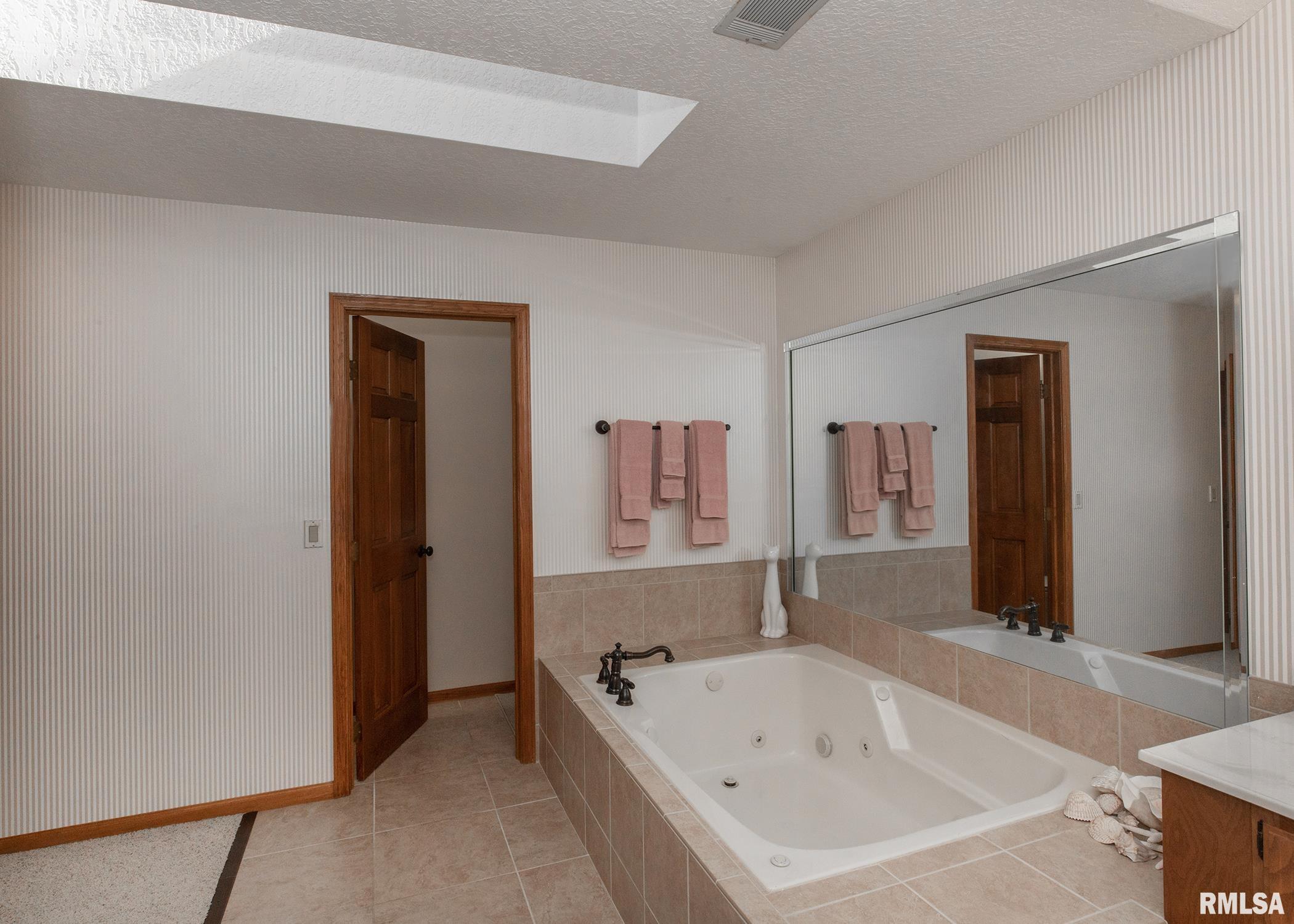 5908 Utica Ridge Road Davenport, IA 52807 - Photo 21 of 35 Gallery Image 21