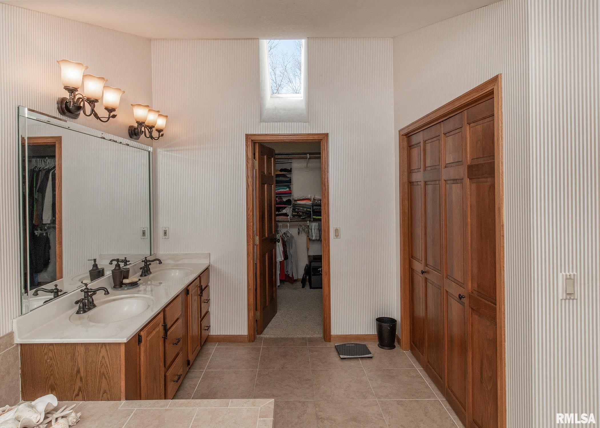 5908 Utica Ridge Road Davenport, IA 52807 - Photo 22 of 35 Gallery Image 22