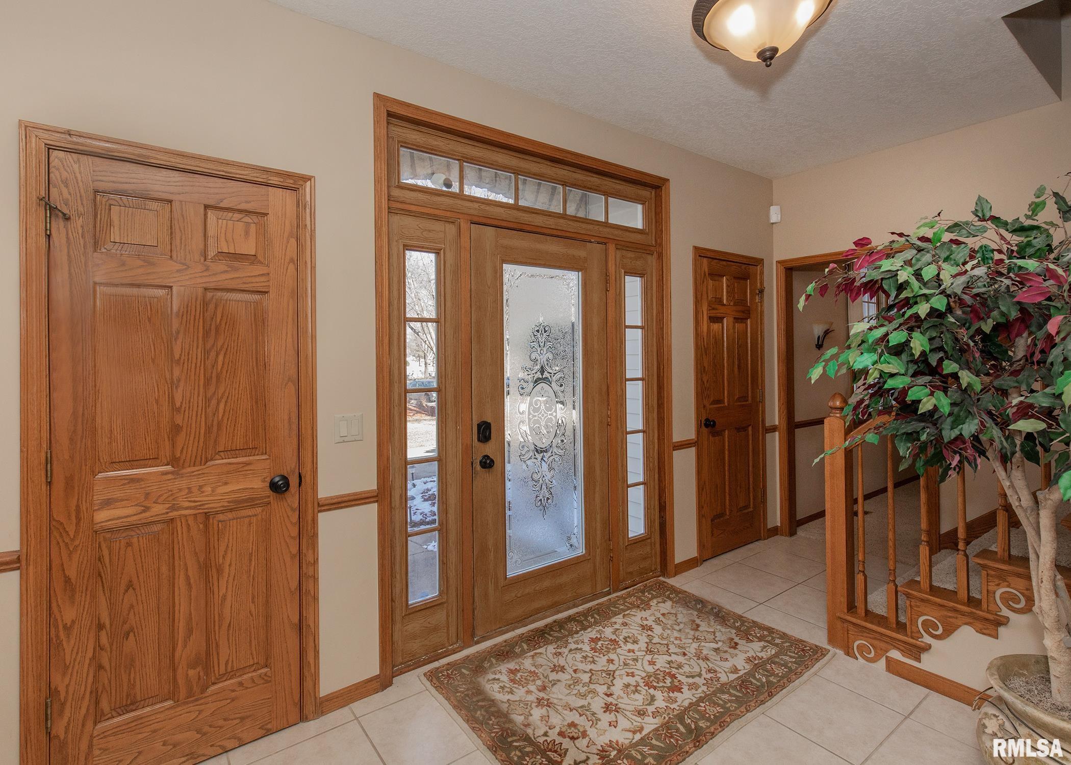 5908 Utica Ridge Road Davenport, IA 52807 - Photo 4 of 35 Gallery Image 4