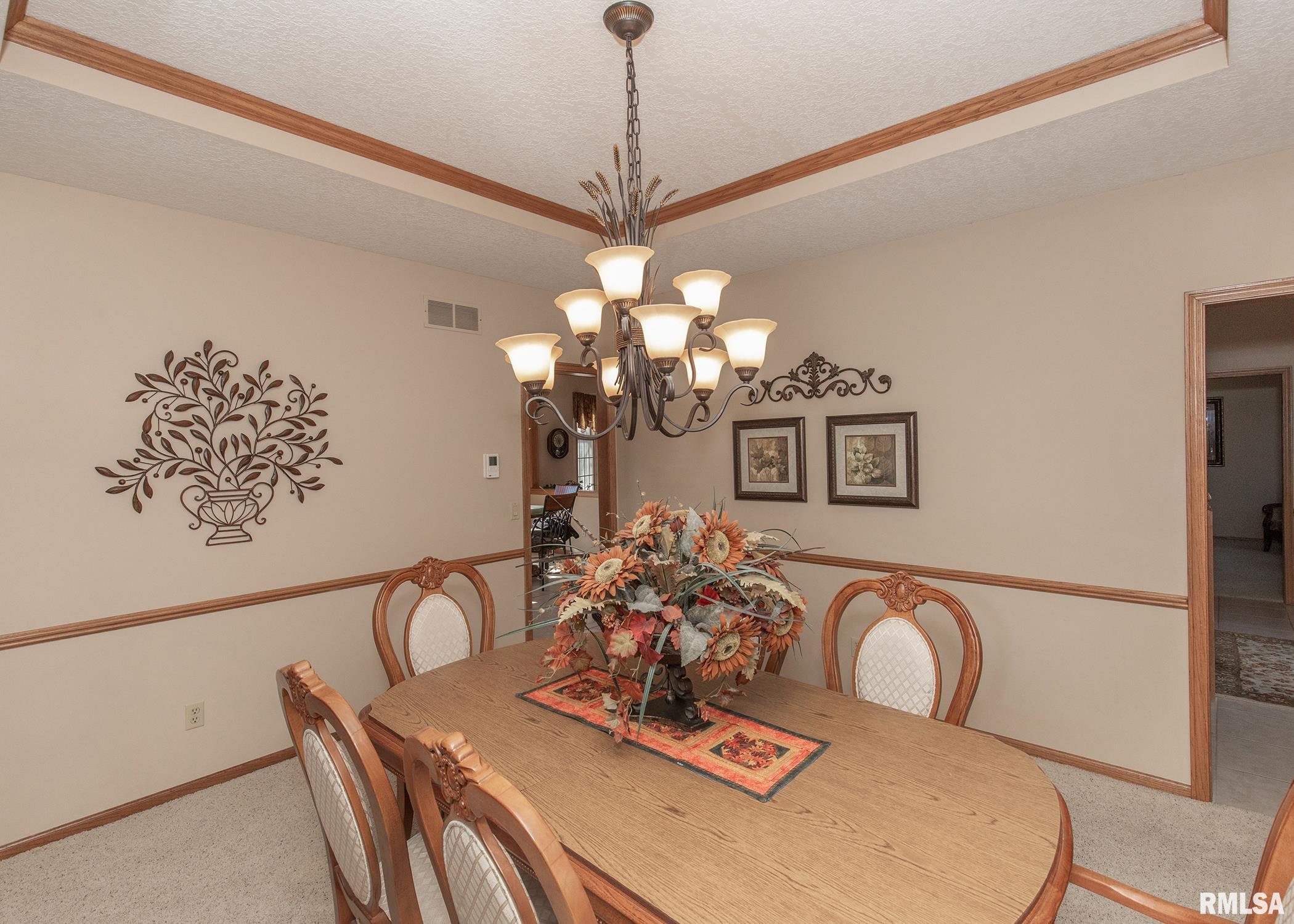 5908 Utica Ridge Road Davenport, IA 52807 - Photo 6 of 35 Gallery Image 6