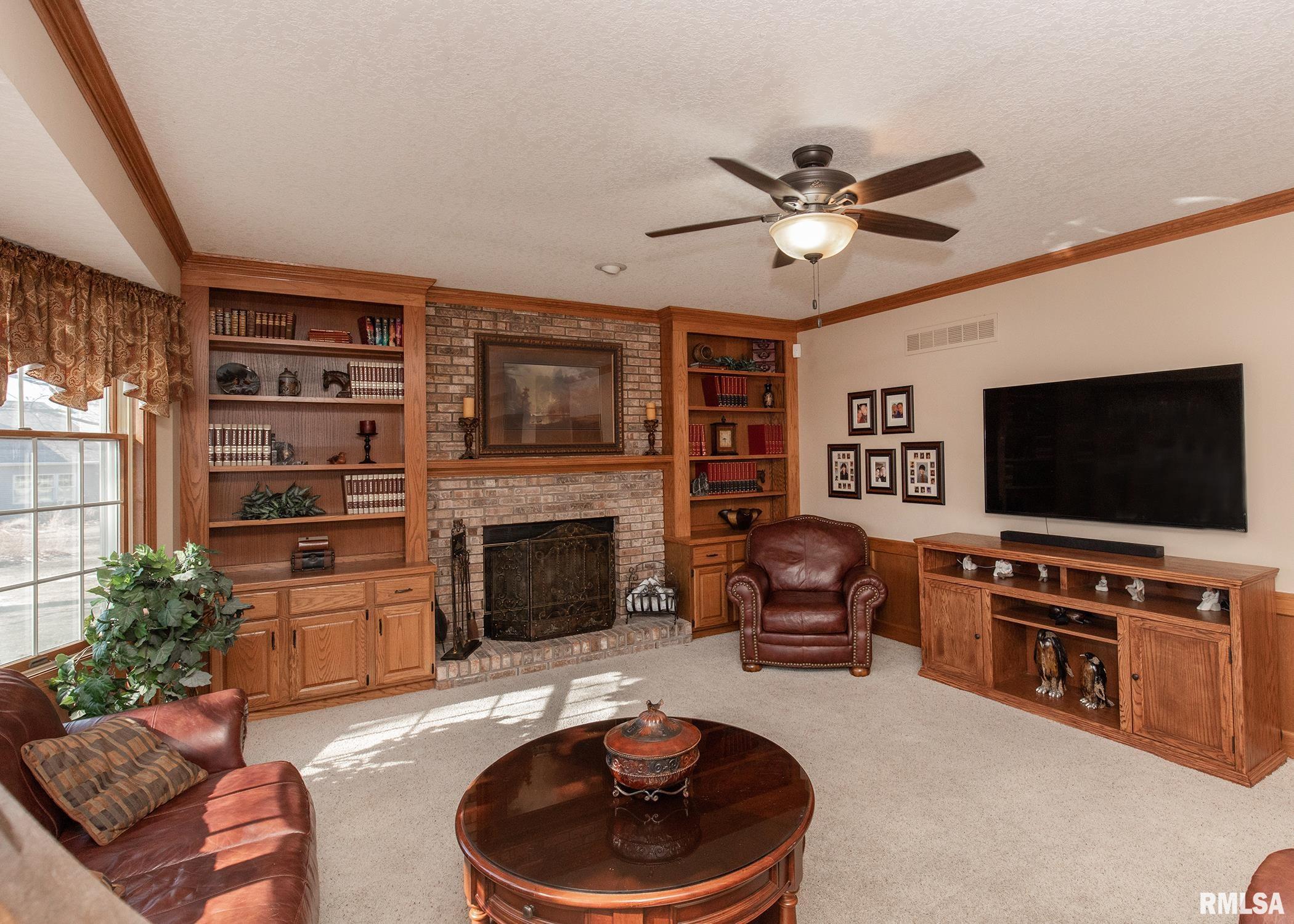 5908 Utica Ridge Road Davenport, IA 52807 - Photo 9 of 35 Gallery Image 9