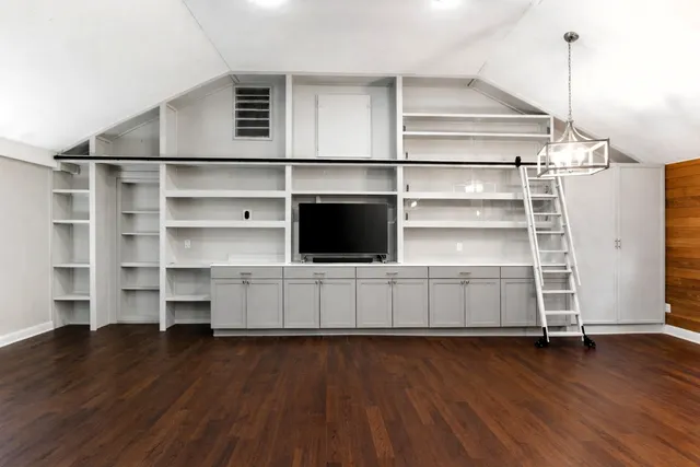a view of a room with wooden floor and closet