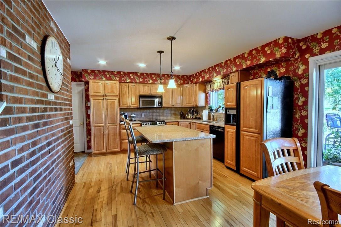 50888 Warren Road Canton, MI 48187 - Photo 12 of 37 Kitchen.jpg