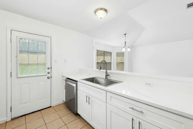 $2,250 | 7209 Oak Meadow Drive, Unit B, Austin, TX 78736