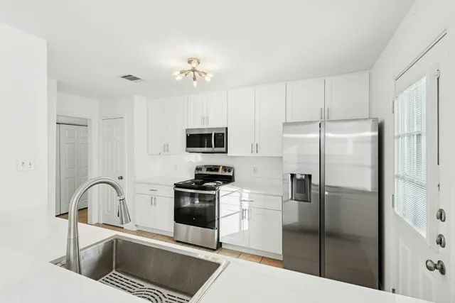 $2,250 | 7209 Oak Meadow Drive, Unit B, Austin, TX 78736