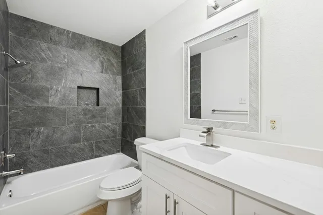 $2,250 | 7209 Oak Meadow Drive, Unit B, Austin, TX 78736