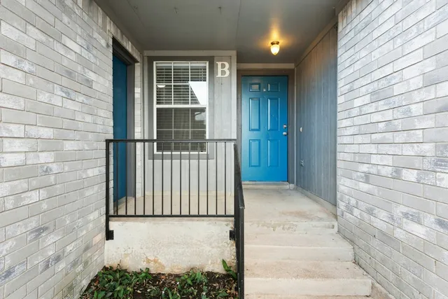 $2,250 | 7209 Oak Meadow Drive, Unit B, Austin, TX 78736