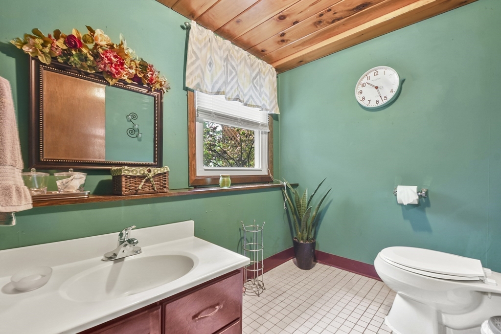 288 Norman Street Fall River, MA 02721 - Photo 16 of 33