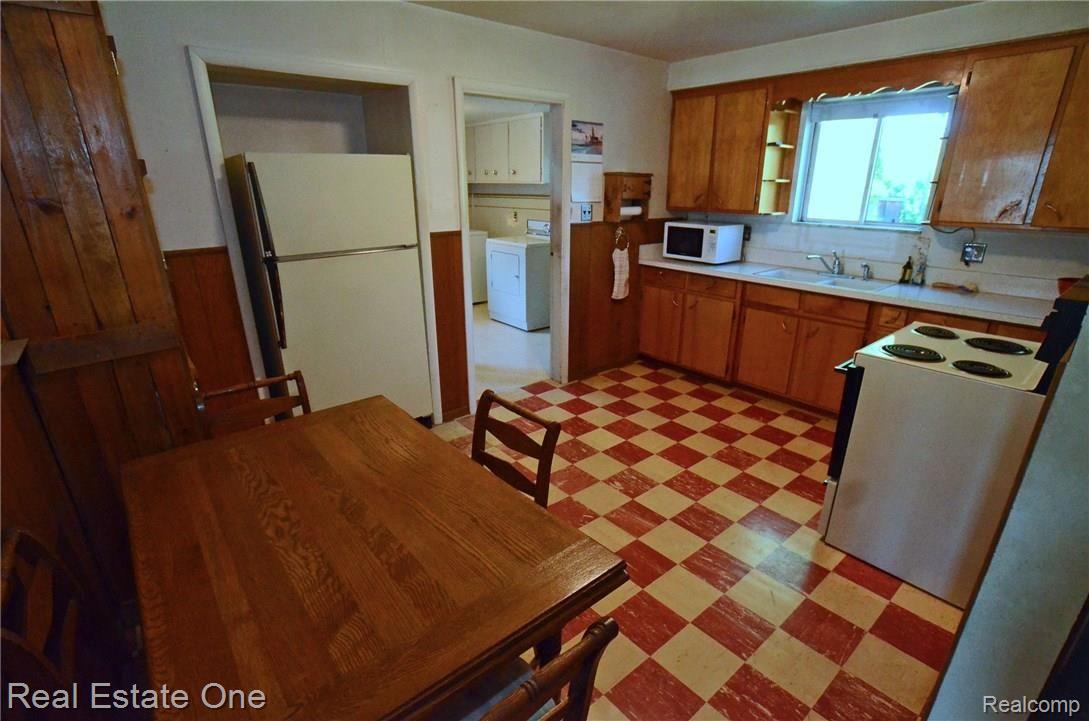 3851 Dearborn Avenue Rochester, MI 48309 - Photo 3 of 12 Kitchen.jpg