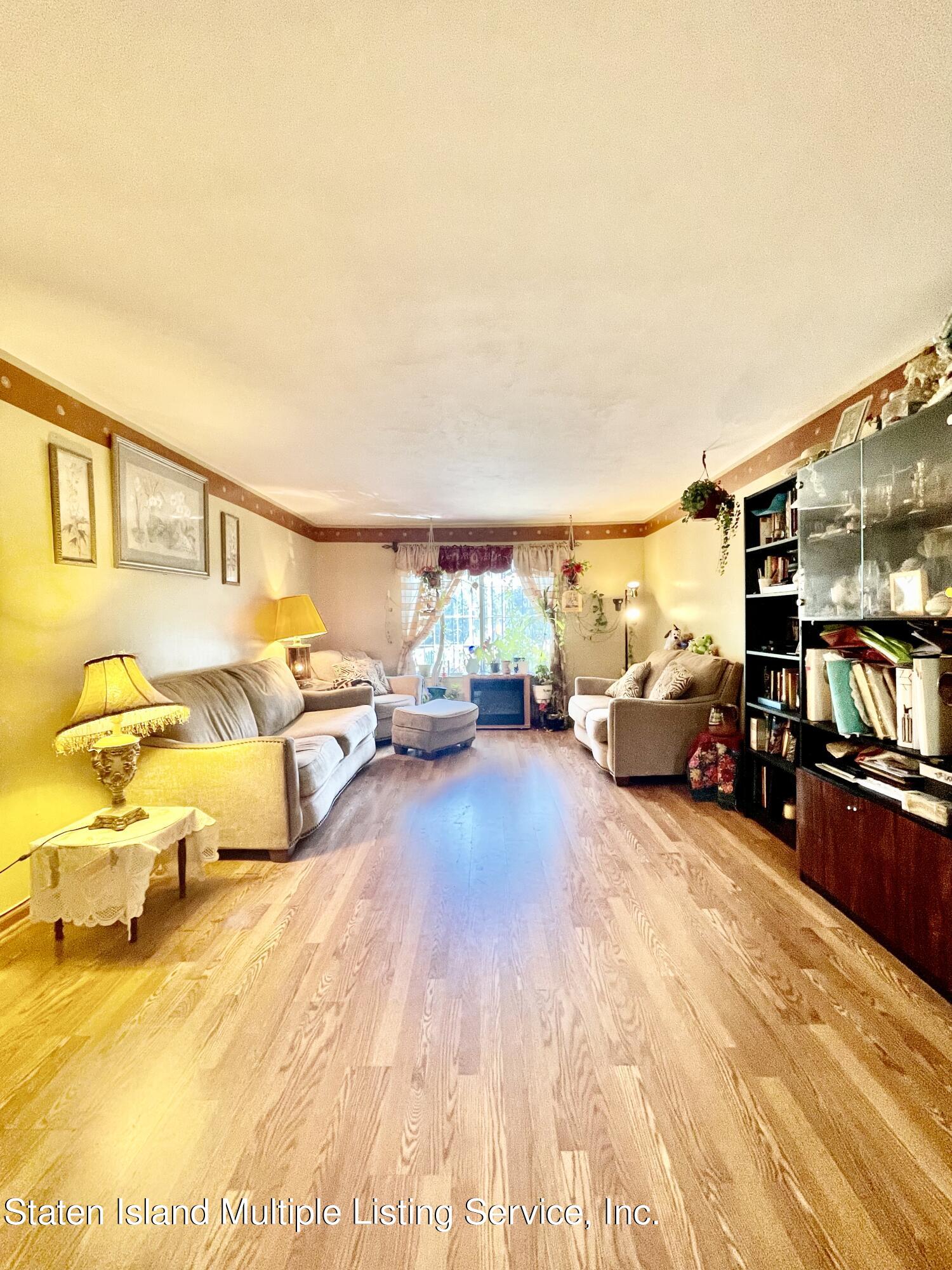 89 Circle Loop Staten Island, NY 10304 - Photo 3 of 16 F07E581F-2647-4A86-84DA-9C65DA757B8E