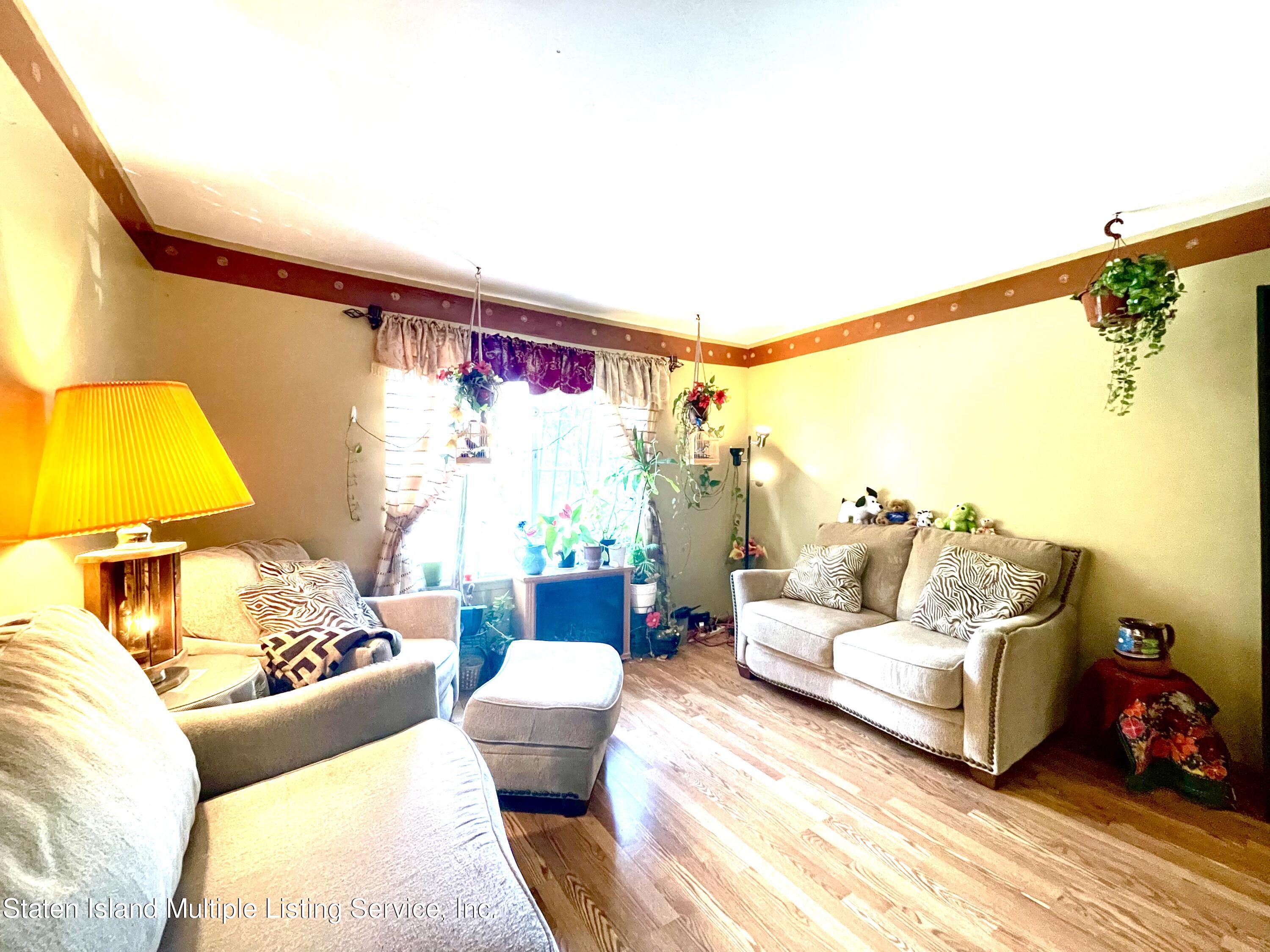 89 Circle Loop Staten Island, NY 10304 - Photo 5 of 16 D6C2BF01-BD71-418E-9EF4-A3726B66C706