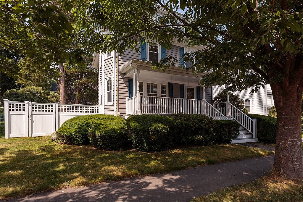 37 Huntington Road Milton, MA 02186 - Photo 4 of 35 a front view of a house with garden