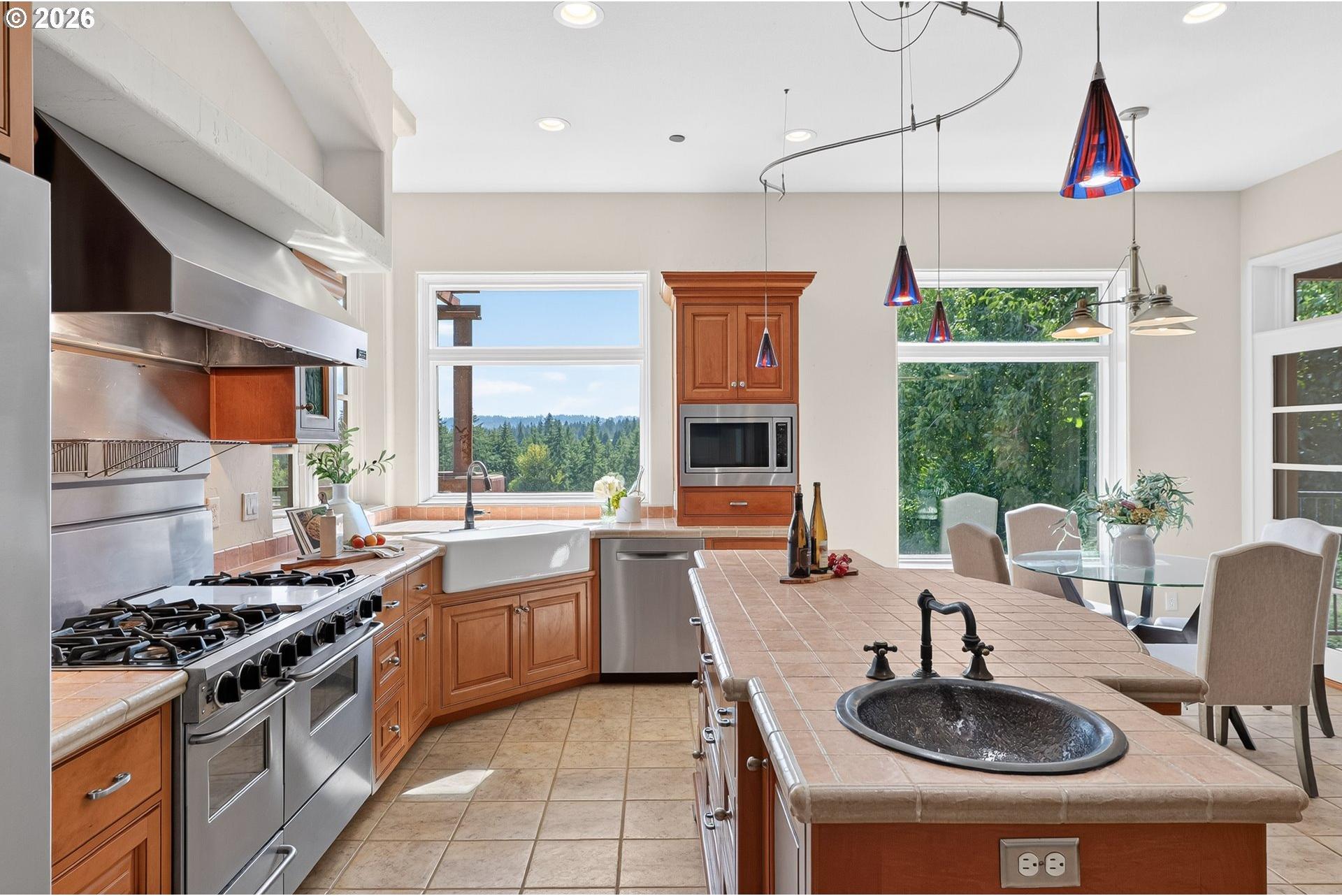 20132 Southwest Lebeau Road Sherwood, OR 97140 - Photo 14 of 48 Kitchen/Nook