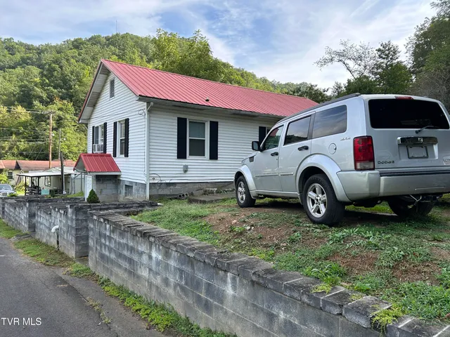 $85,000 | 147 Gilmore Street, Clinchco, VA 24226
