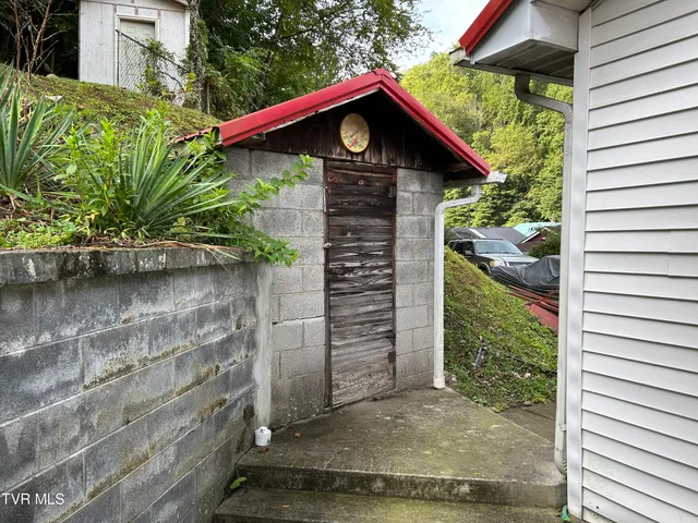 $85,000 | 147 Gilmore Street, Clinchco, VA 24226